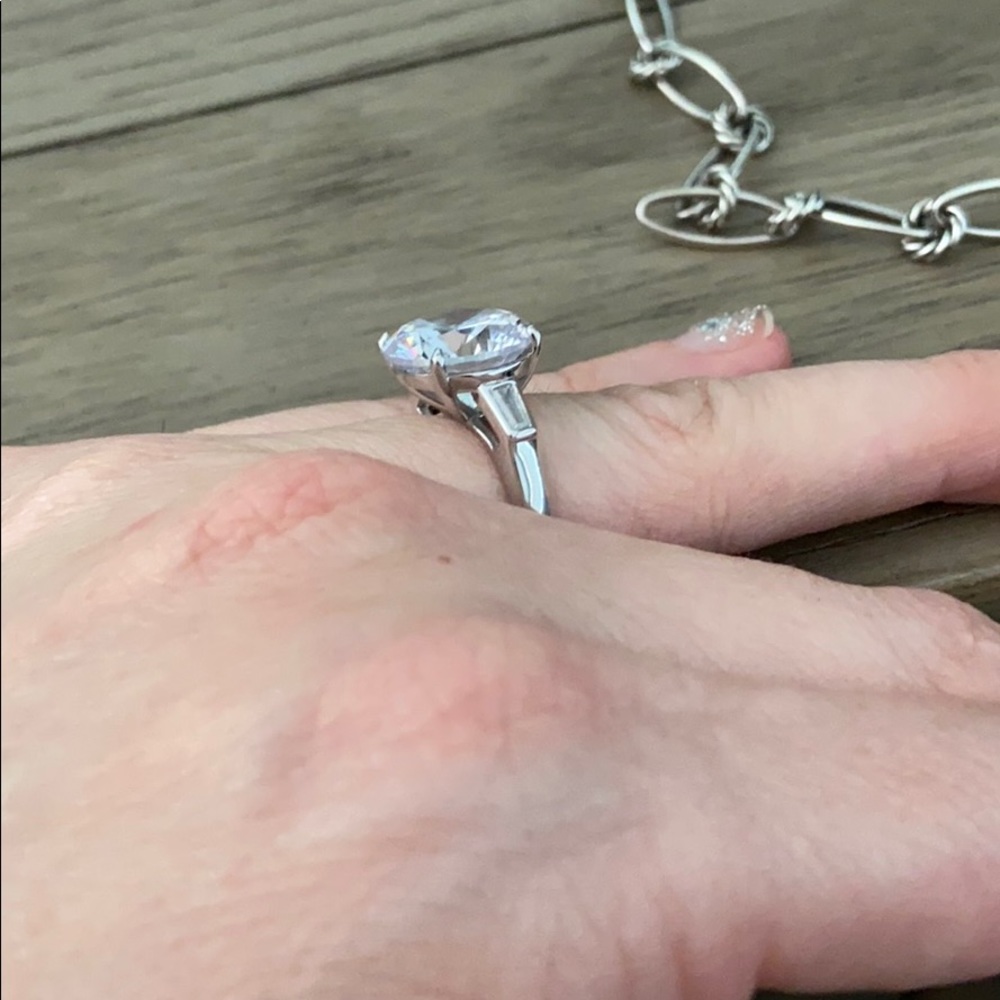 Size 5 ring - Picture 4 of 11